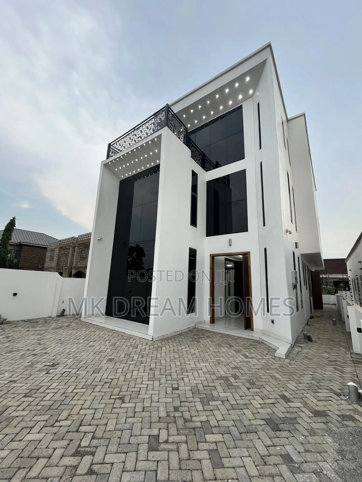 6bdrm Mansion in School Junction for sale in School Junction