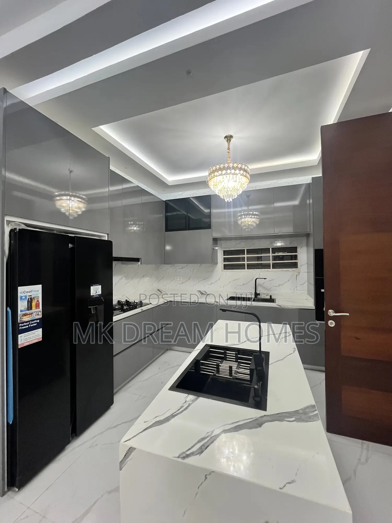 6bdrm Mansion in School Junction for sale in School Junction