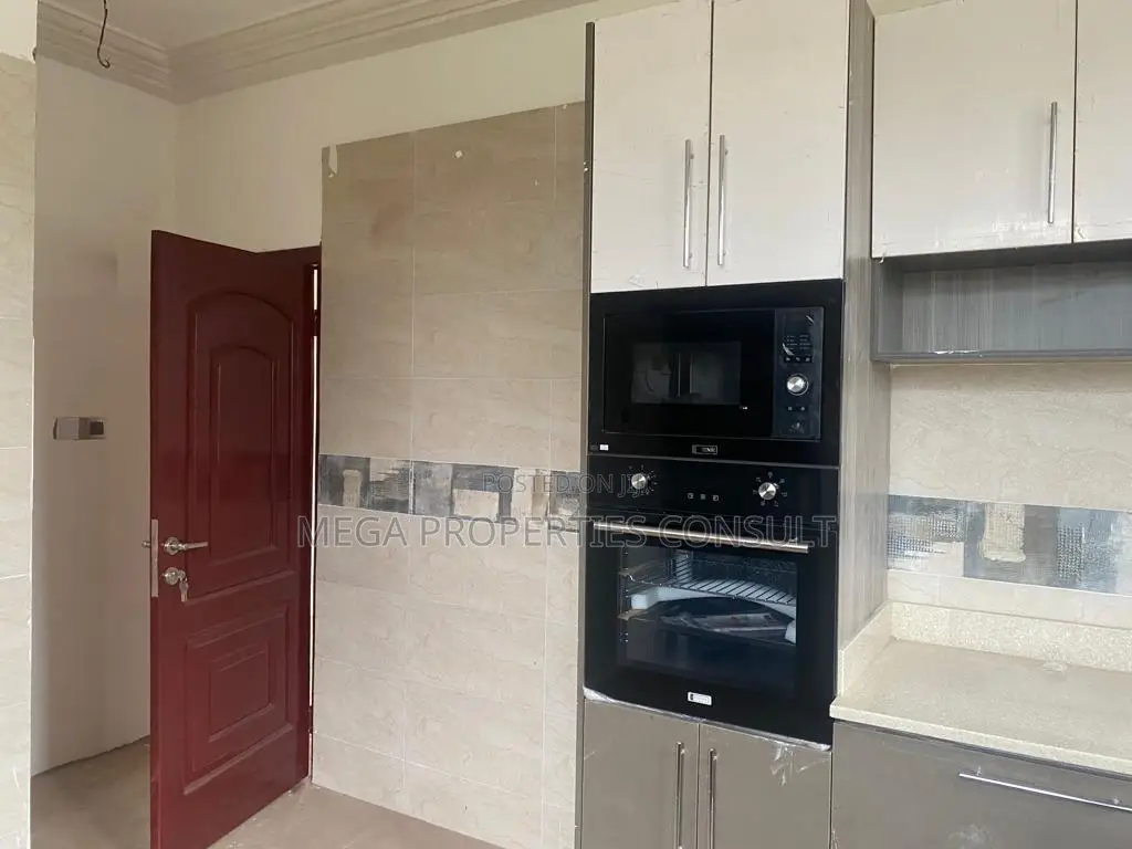 4bdrm Townhouse/Terrace in West Legon for sale in West Legon