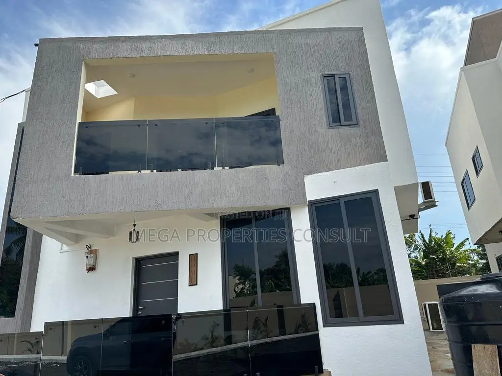 4bdrm Townhouse/Terrace in West Legon for sale in West Legon