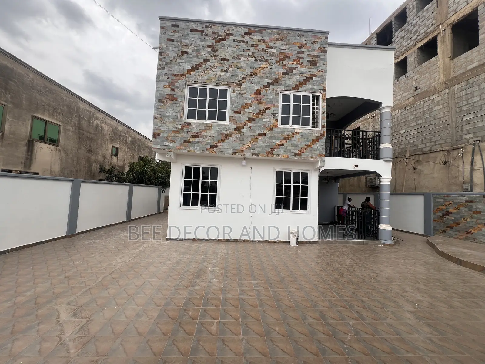 5bdrm House in Bee  Decor & Homes, Old Ashomang for rent in Old Ashomang