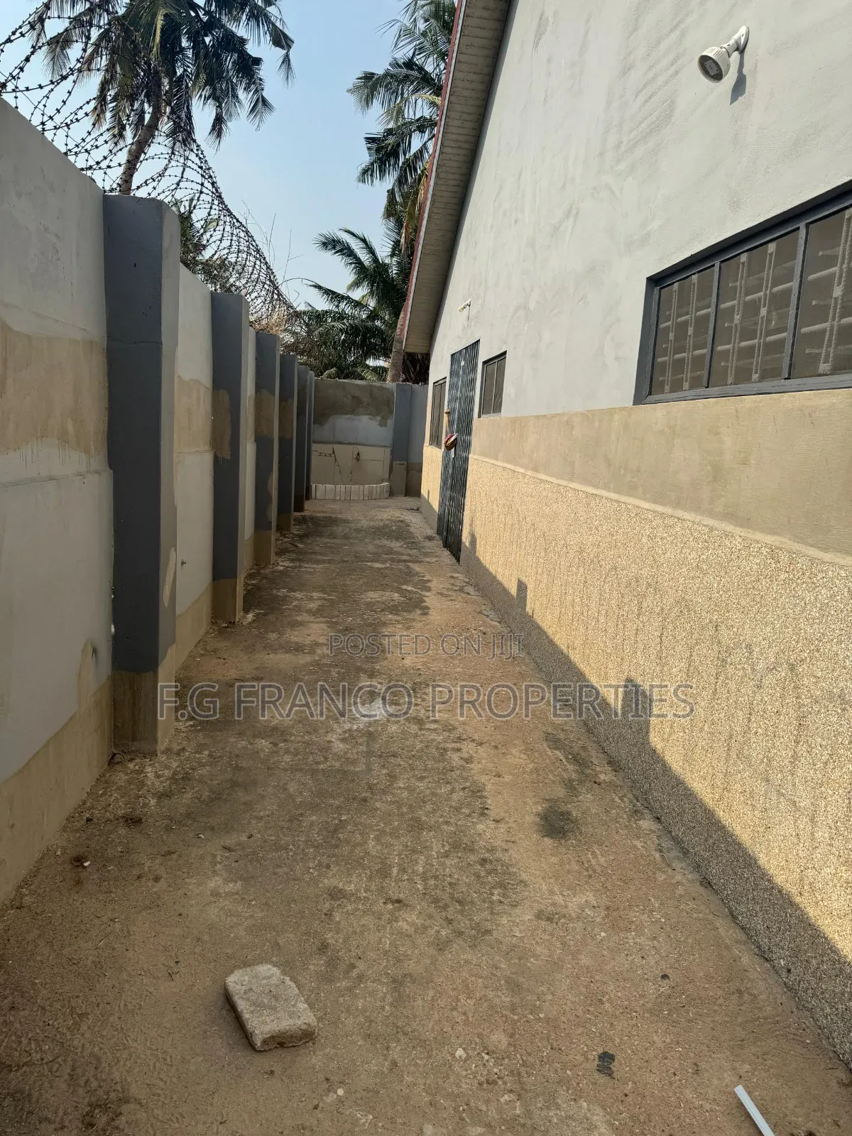 4bdrm Apartment in Kg.Franco Properties, Dansoman for rent in Dansoman