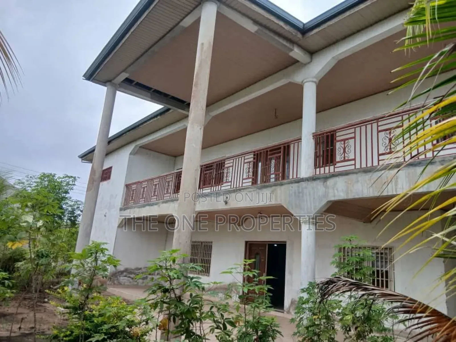 7bdrm Mansion in Amasaman for sale in Amasaman