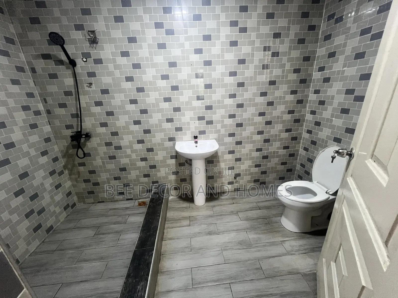 2bdrm Apartment in Bee Decor & Homes, Old Ashomang for rent in Old Ashomang