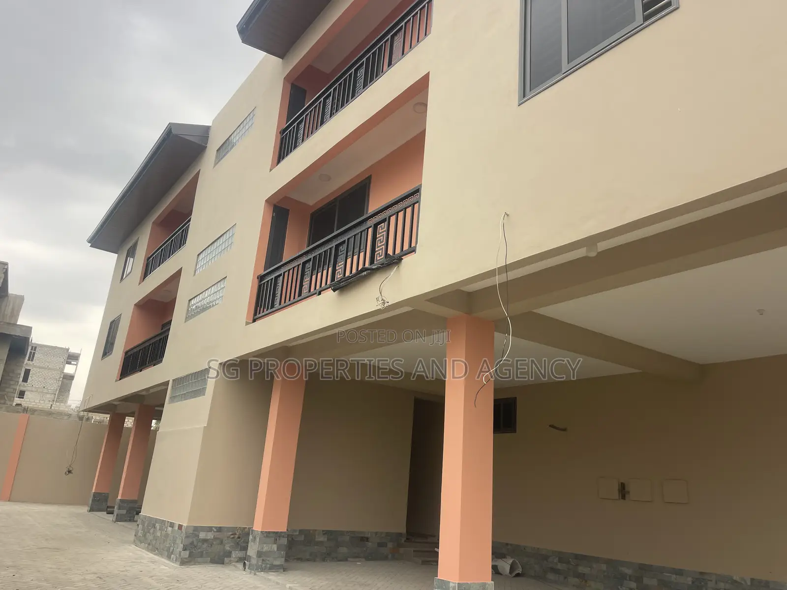 2bdrm Apartment in Lashibi, Sakumono for rent in Sakumono