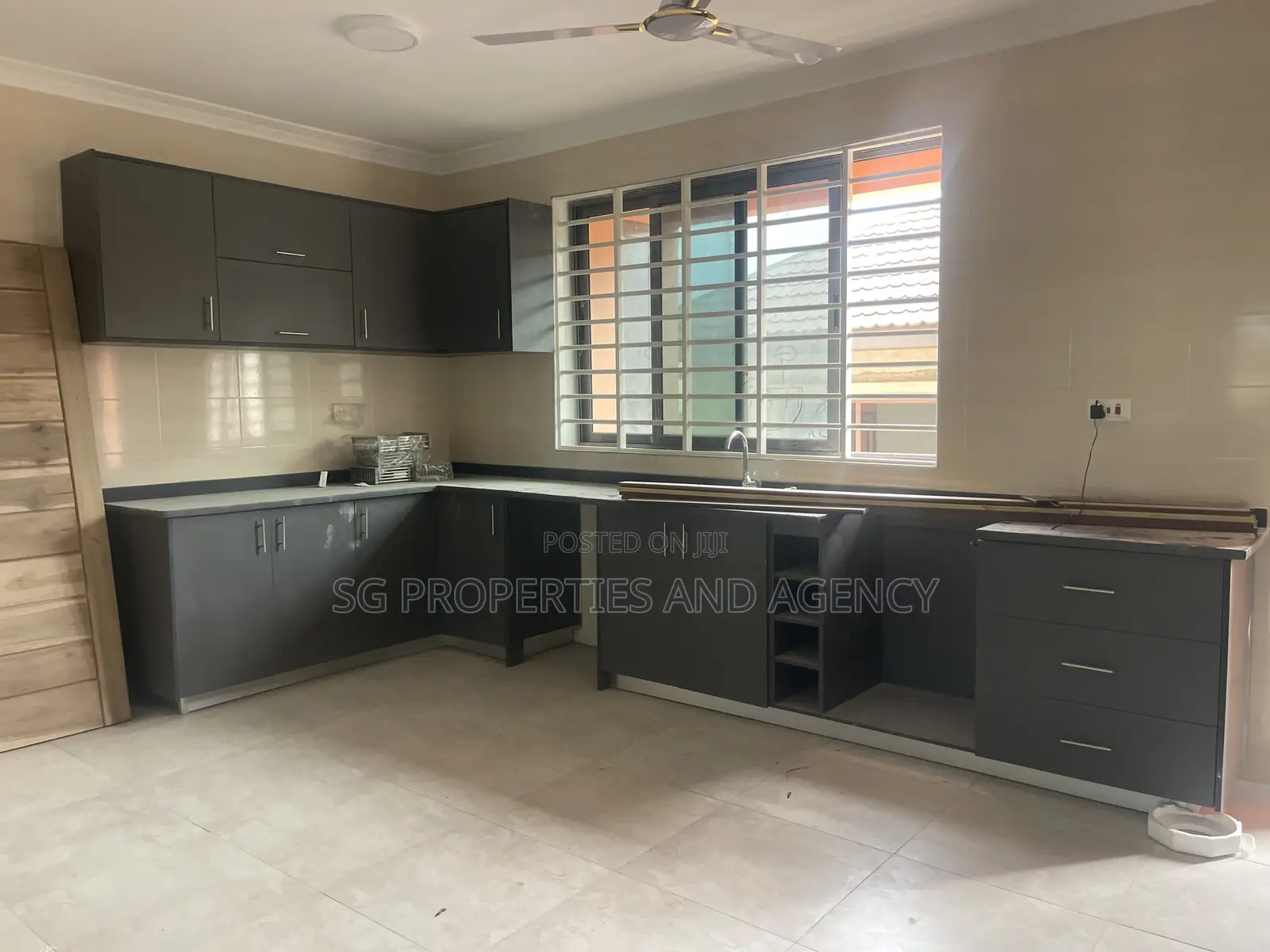 2bdrm Apartment in Lashibi, Sakumono for rent in Sakumono
