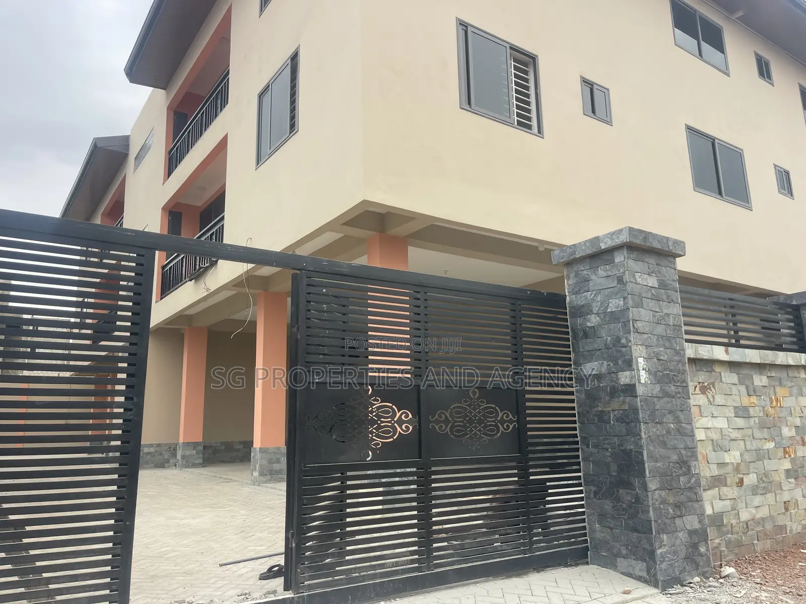 2bdrm Apartment in Lashibi, Sakumono for rent in Sakumono