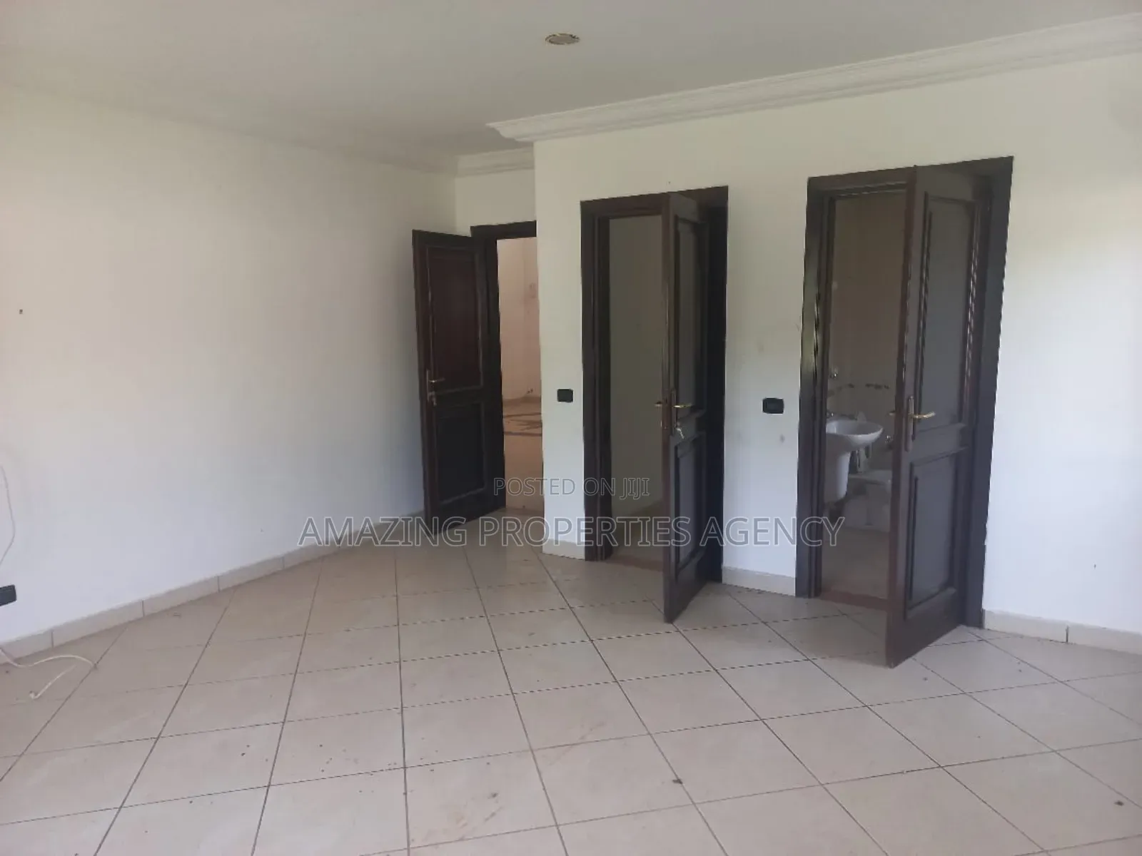 5bdrm House in For Sale 5 Bedrooms, East Legon for sale in East Legon