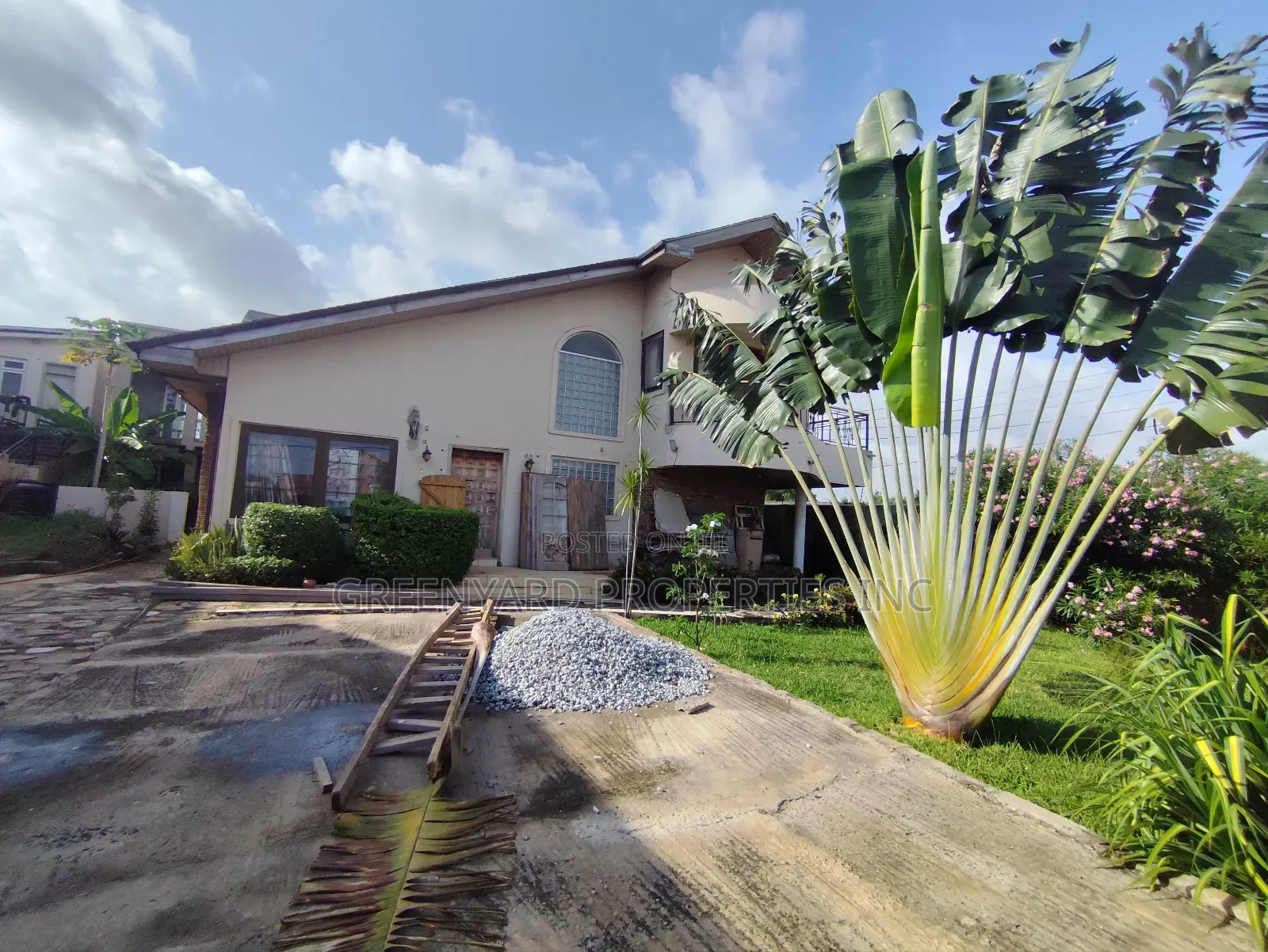 6bdrm Apartment in Com 18, Lashibi for sale in Lashibi