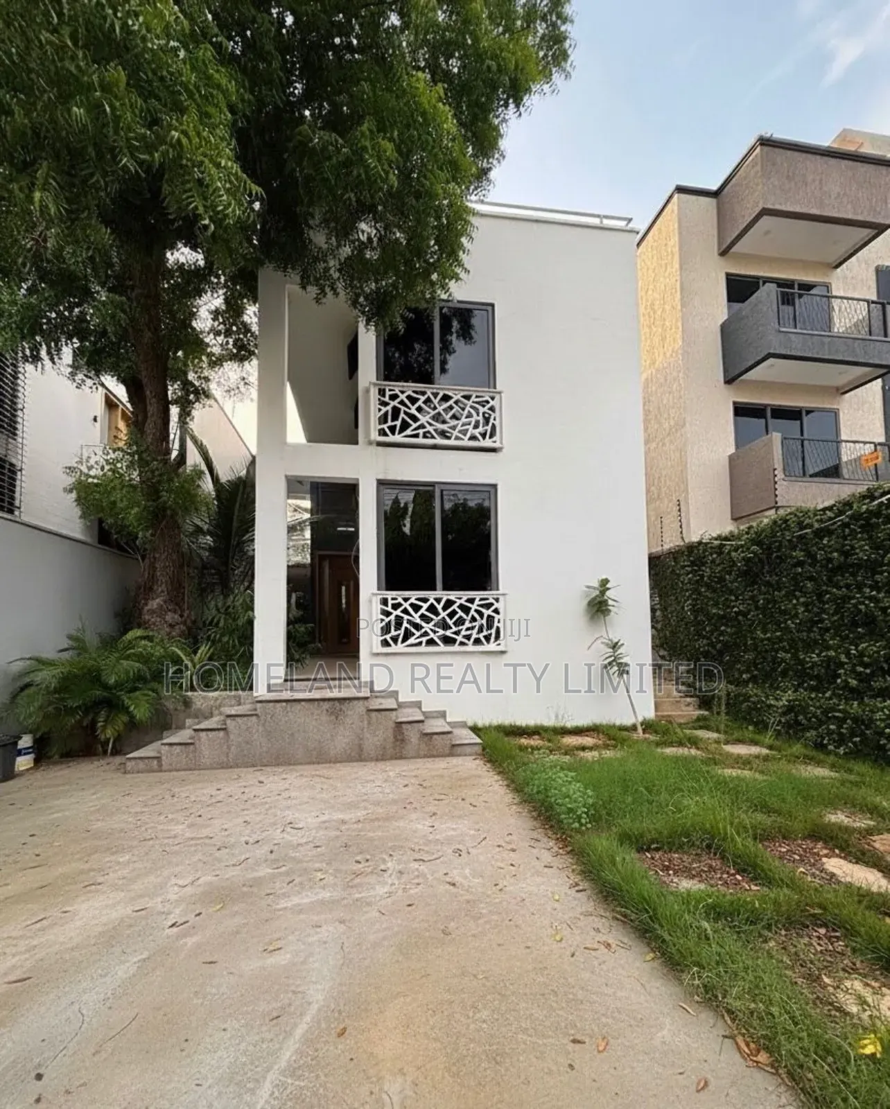 4bdrm Duplex in East Airport for sale in Airport Residential Area