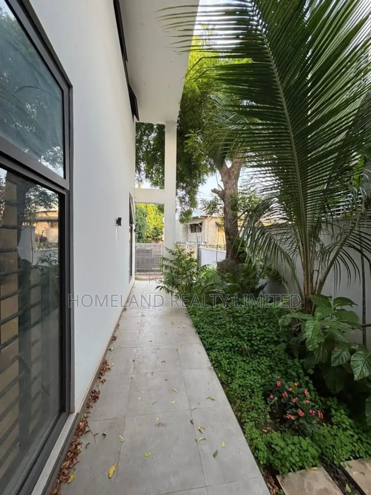 4bdrm Duplex in East Airport for sale in Airport Residential Area