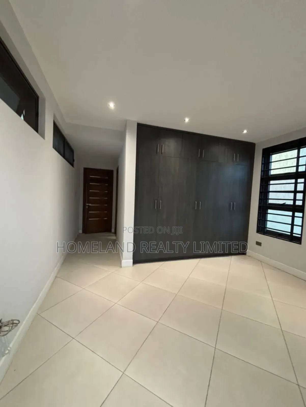 4bdrm Duplex in East Airport for sale in Airport Residential Area