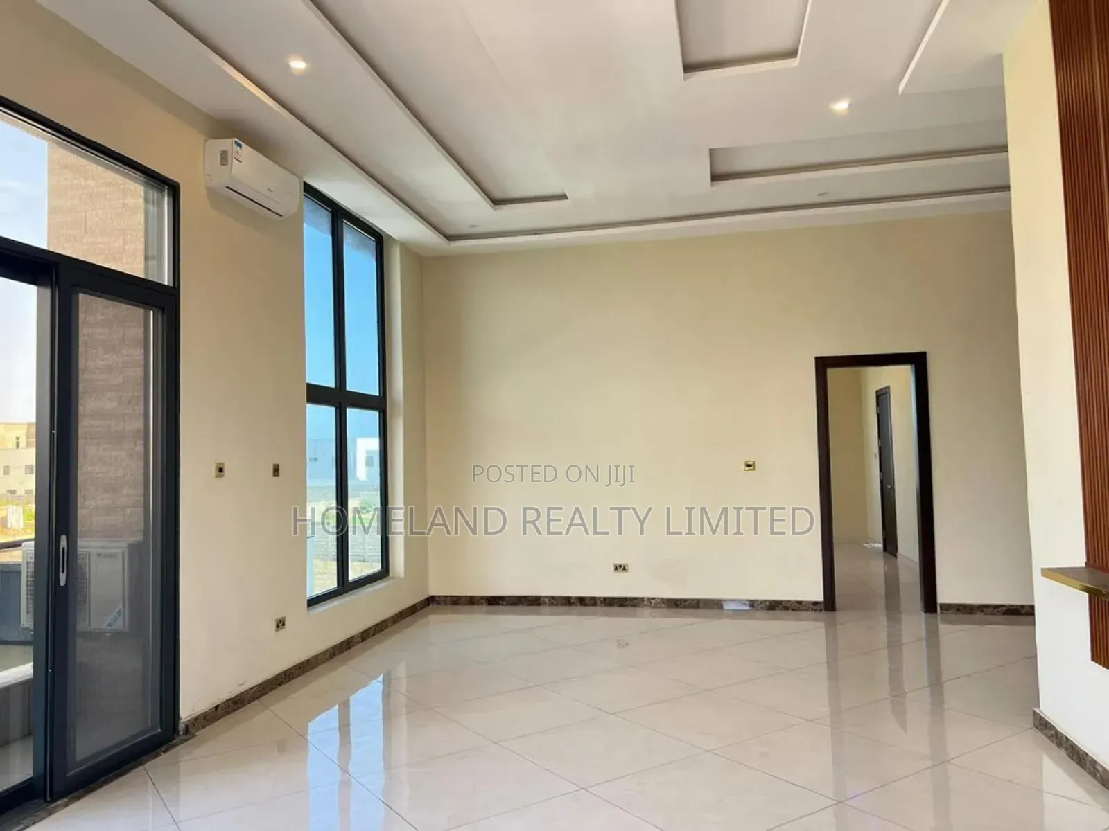 5bdrm Duplex in East Airport for sale in Airport Residential Area