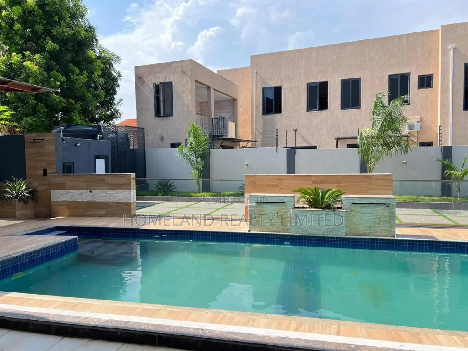5bdrm Duplex in East Airport for sale in Airport Residential Area