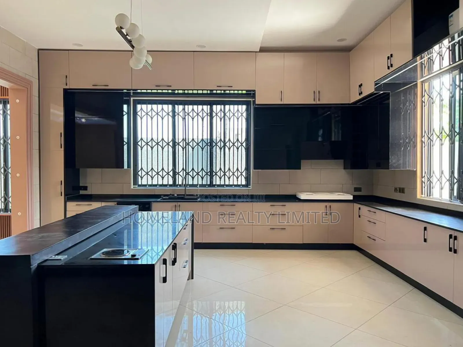 5bdrm Duplex in East Airport for sale in Airport Residential Area