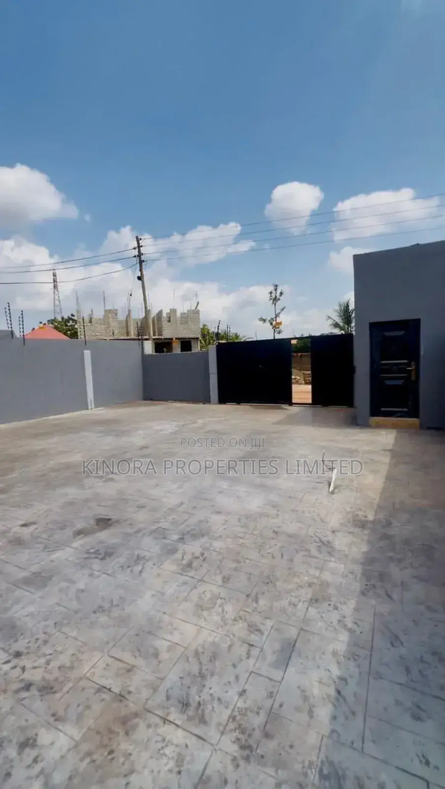 3bdrm House in Amrahia, Adenta for sale in Adenta