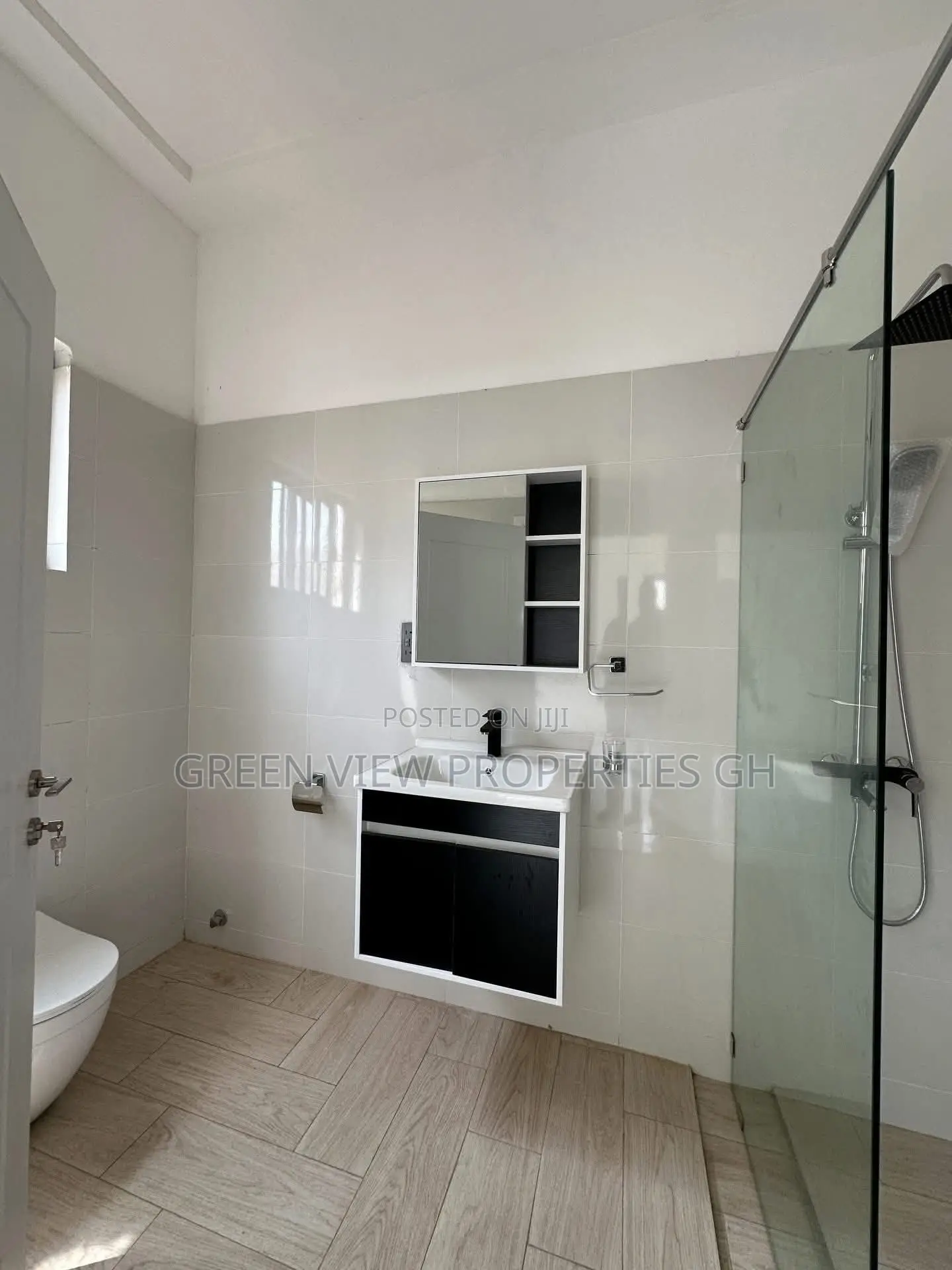 4bdrm Duplex in East Legon for sale in East Legon