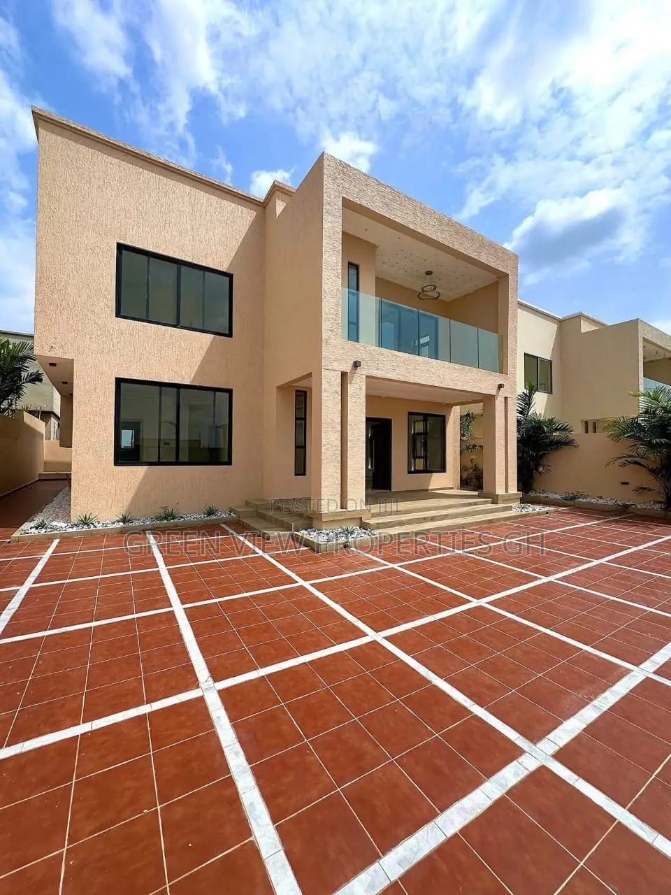 4bdrm Duplex in East Legon for sale in East Legon