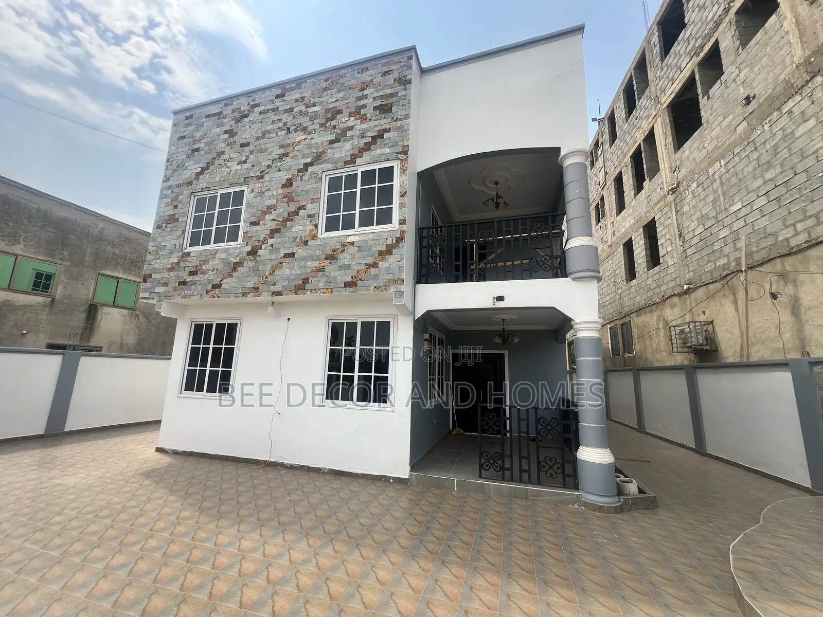 5bdrm House in Bee Decor & Homes, Old Ashomang for rent in Old Ashomang