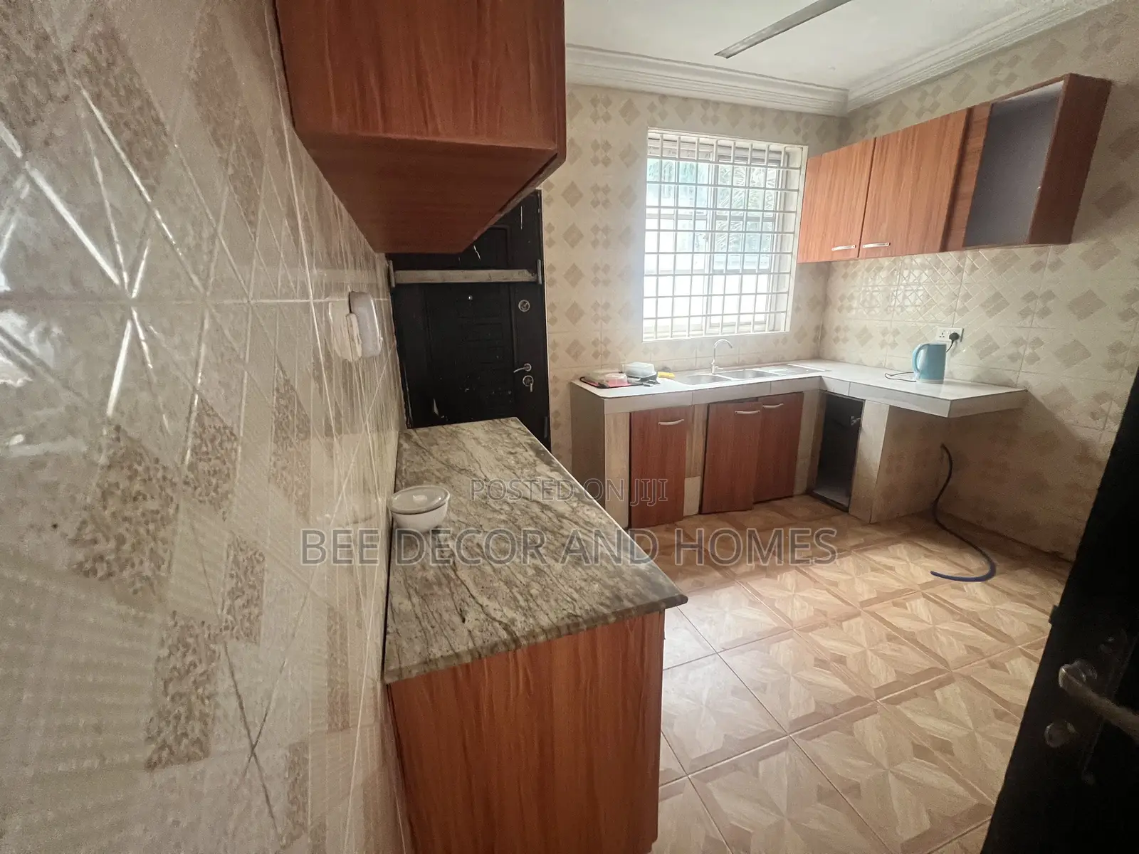 5bdrm House in Bee Decor & Homes, Old Ashomang for rent in Old Ashomang