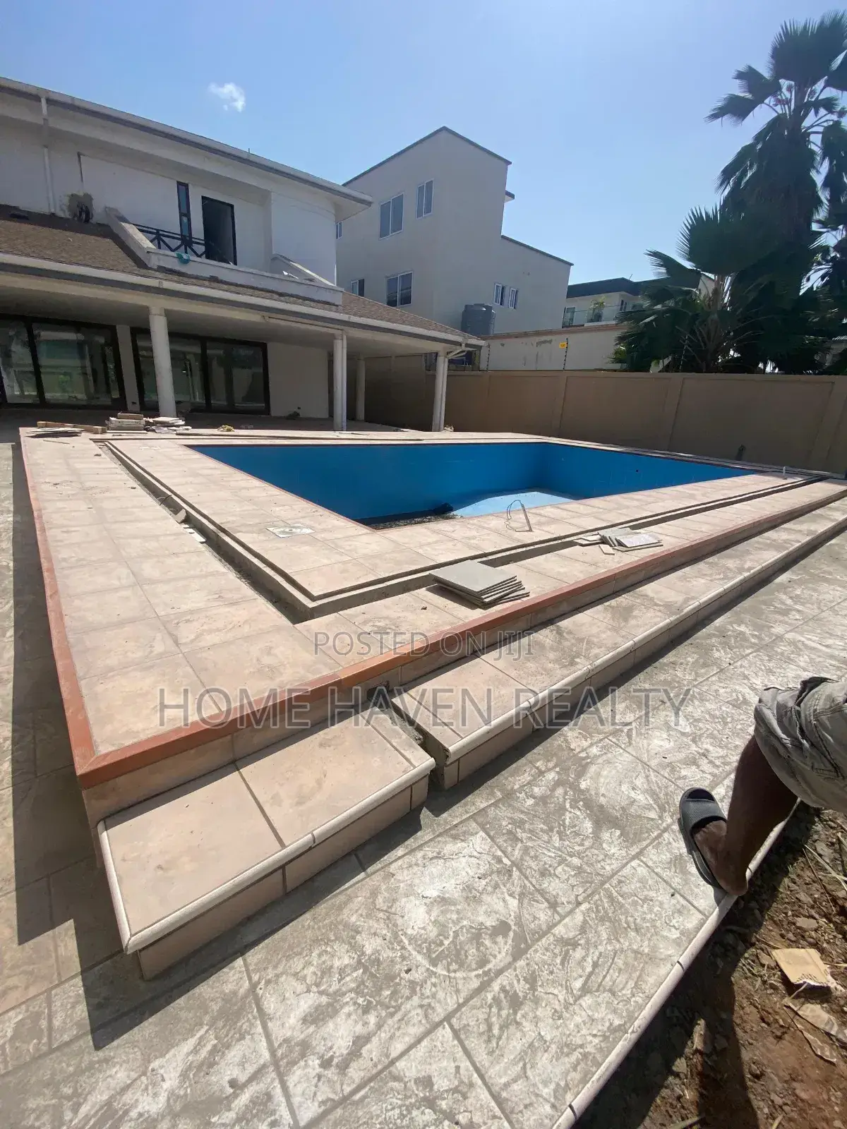 6bdrm House in Airport West for sale in Airport Residential Area