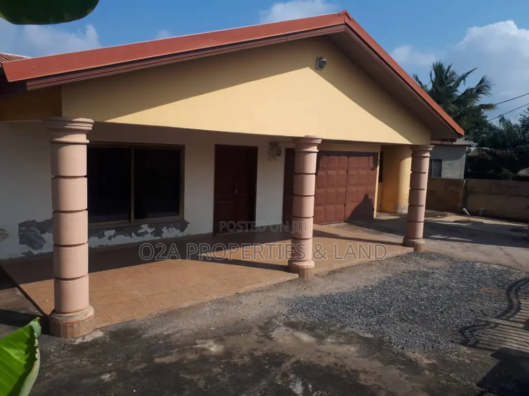 5bdrm House in Adenta Housing Down for sale in Housing Down