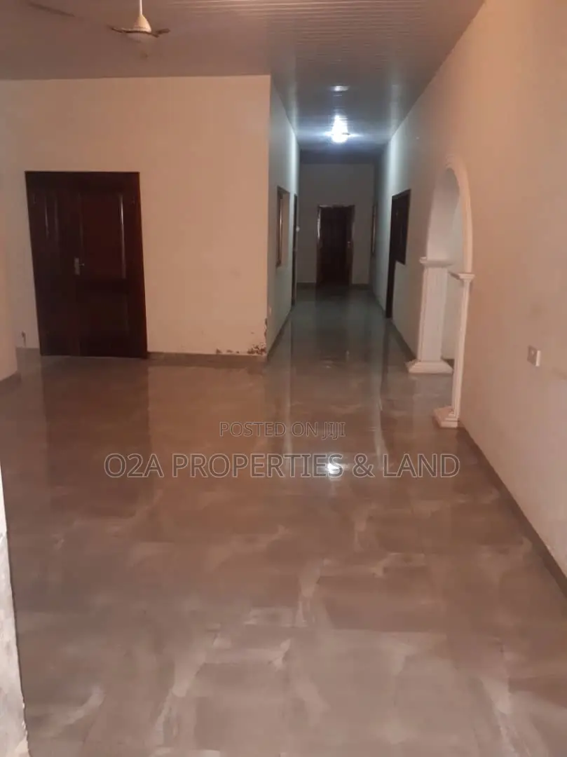 5bdrm House in Adenta Housing Down for sale in Housing Down