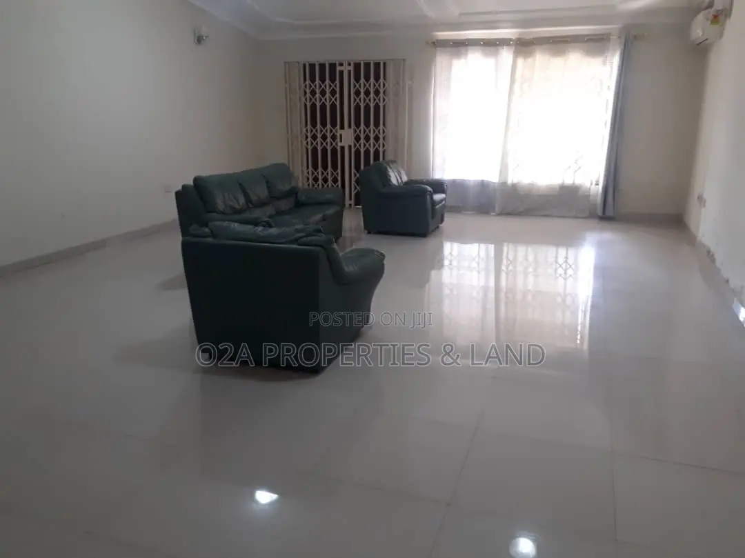 5bdrm House in Adenta Housing Down for sale in Housing Down