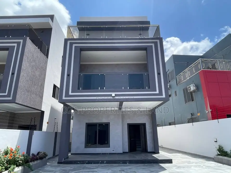 5bdrm House in East Legon, A&C Mall Area for sale in A&C Mall Area
