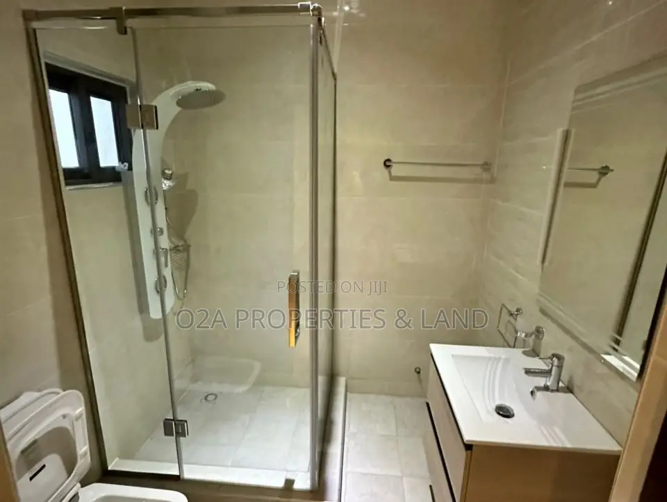 5bdrm House in East Legon, A&C Mall Area for sale in A&C Mall Area