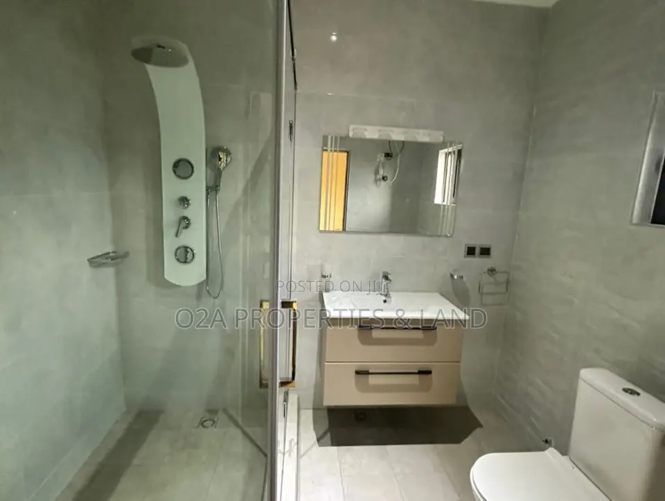 5bdrm House in East Legon, A&C Mall Area for sale in A&C Mall Area