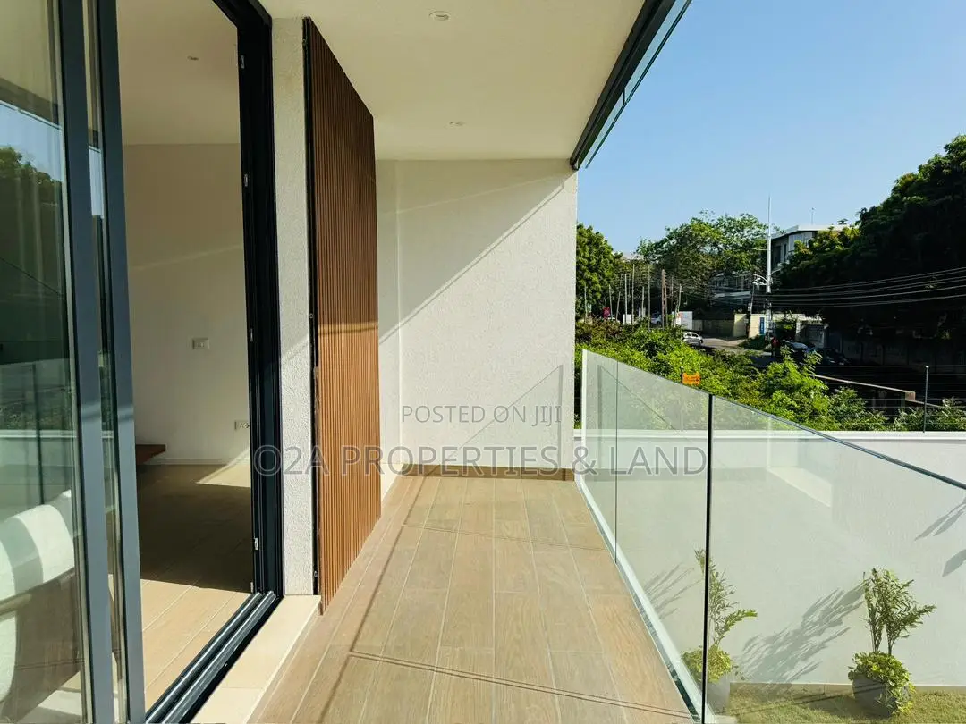 4bdrm Townhouse / Terrace in Cantonments, Acquinas for rent in Acquinas