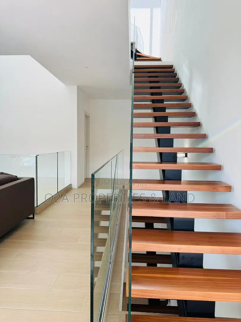 4bdrm Townhouse / Terrace in Cantonments, Acquinas for rent in Acquinas