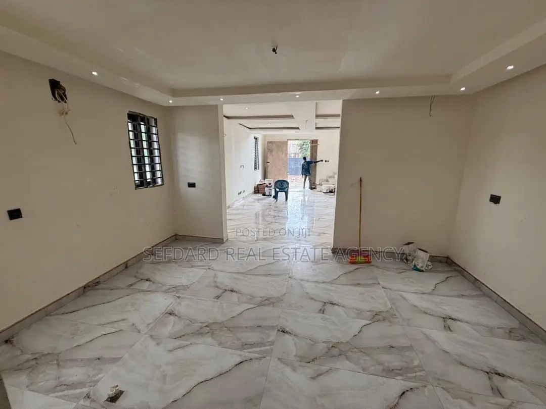 5bdrm House in SSNIT Flats for sale in SSNIT Flats
