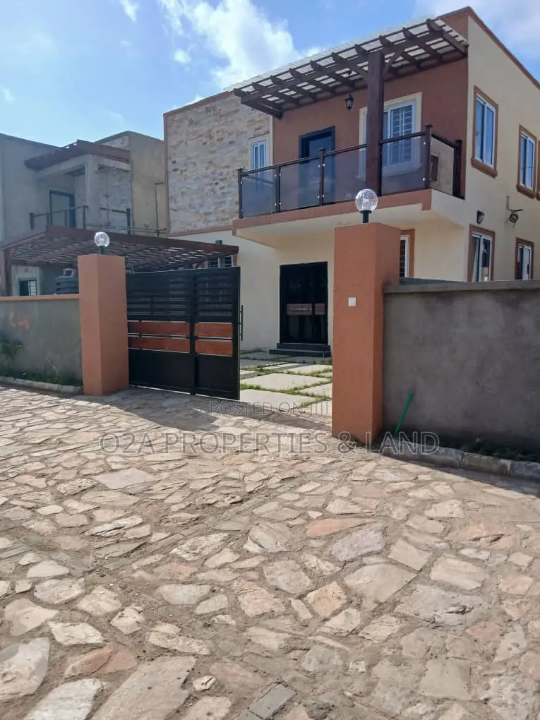 3bdrm House in Achimota, Mile 7 for rent in Mile 7