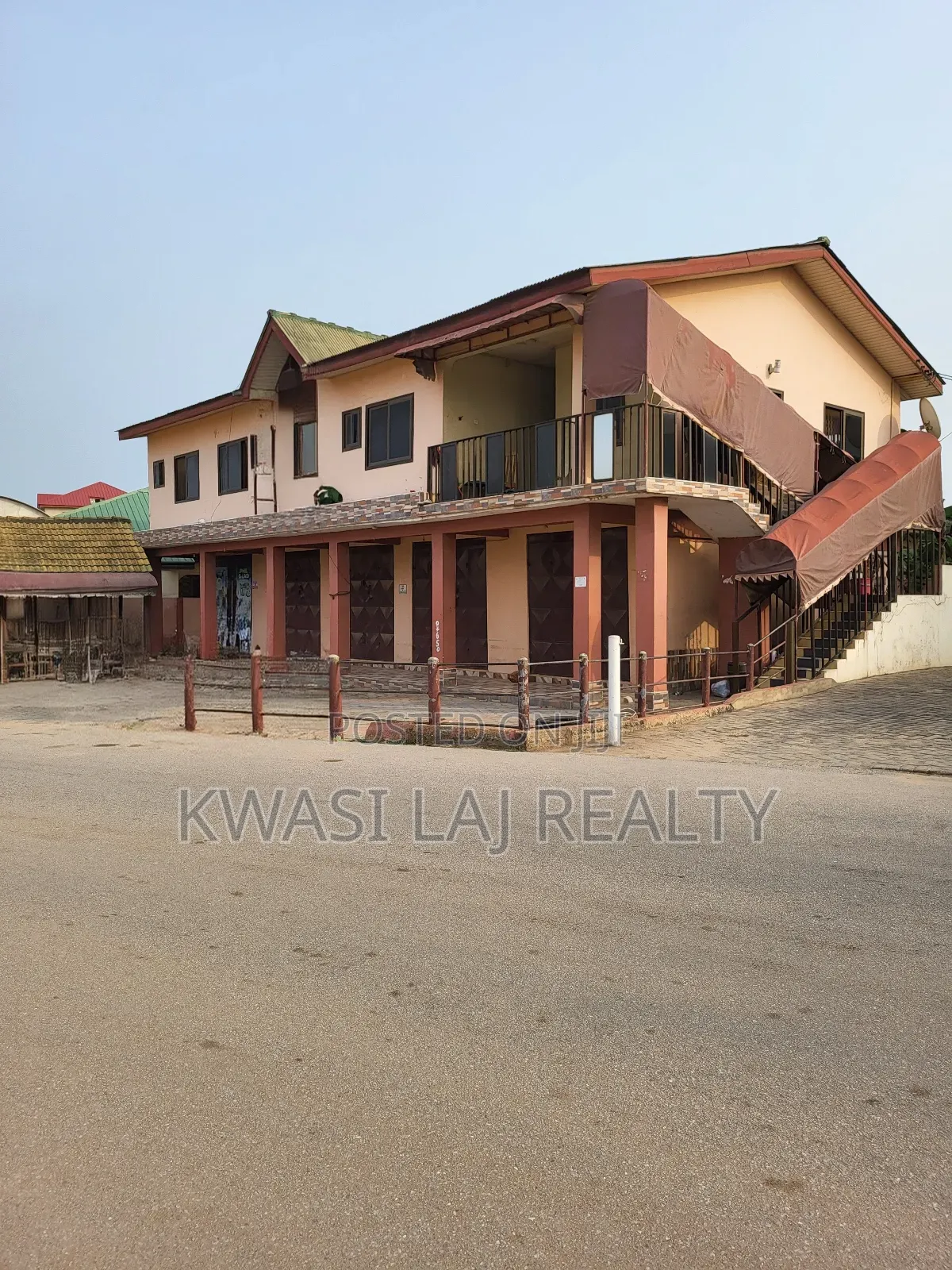 9bdrm Apartment in Scc, Weija for sale in Weija