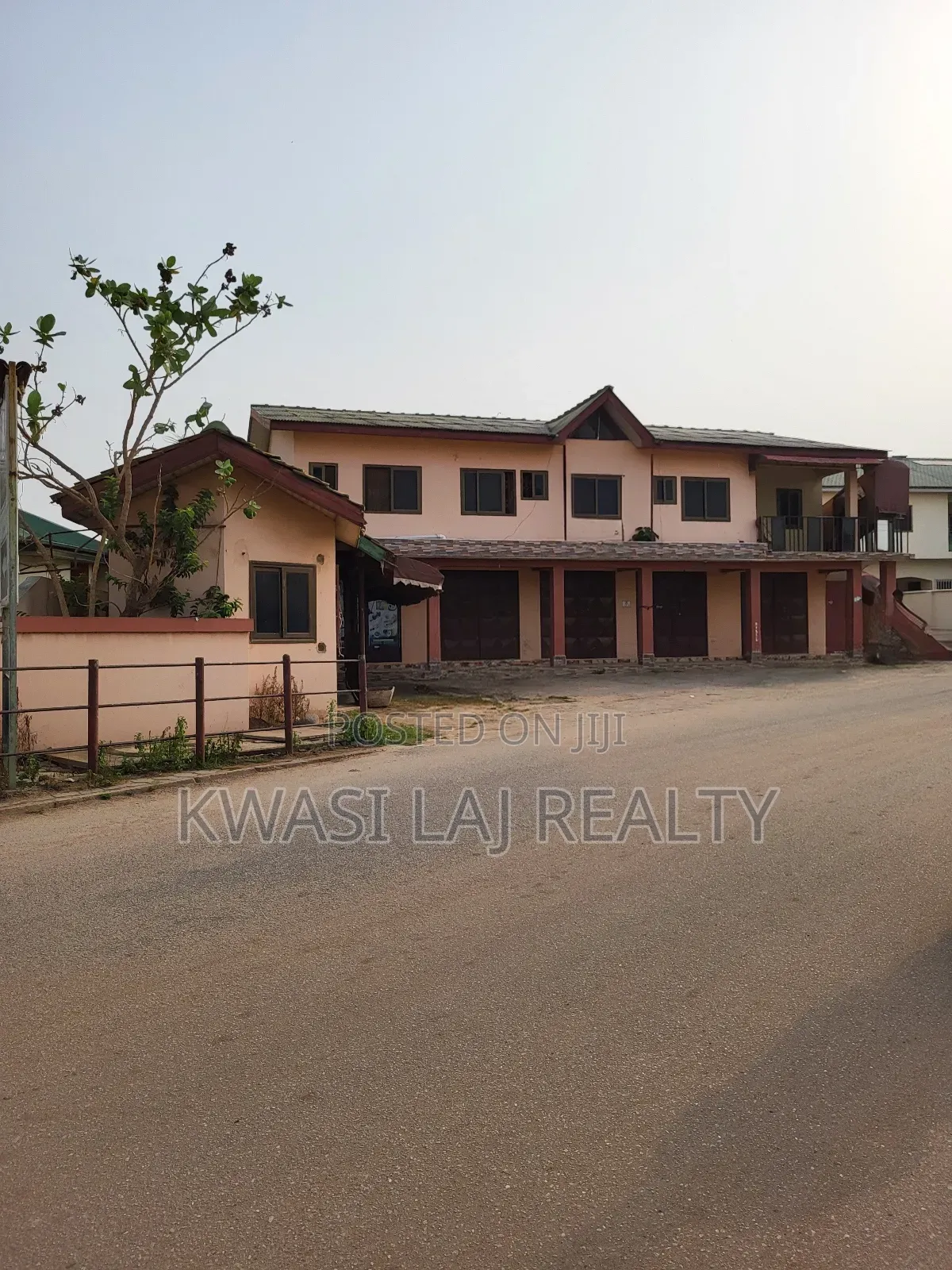 9bdrm Apartment in Scc, Weija for sale in Weija