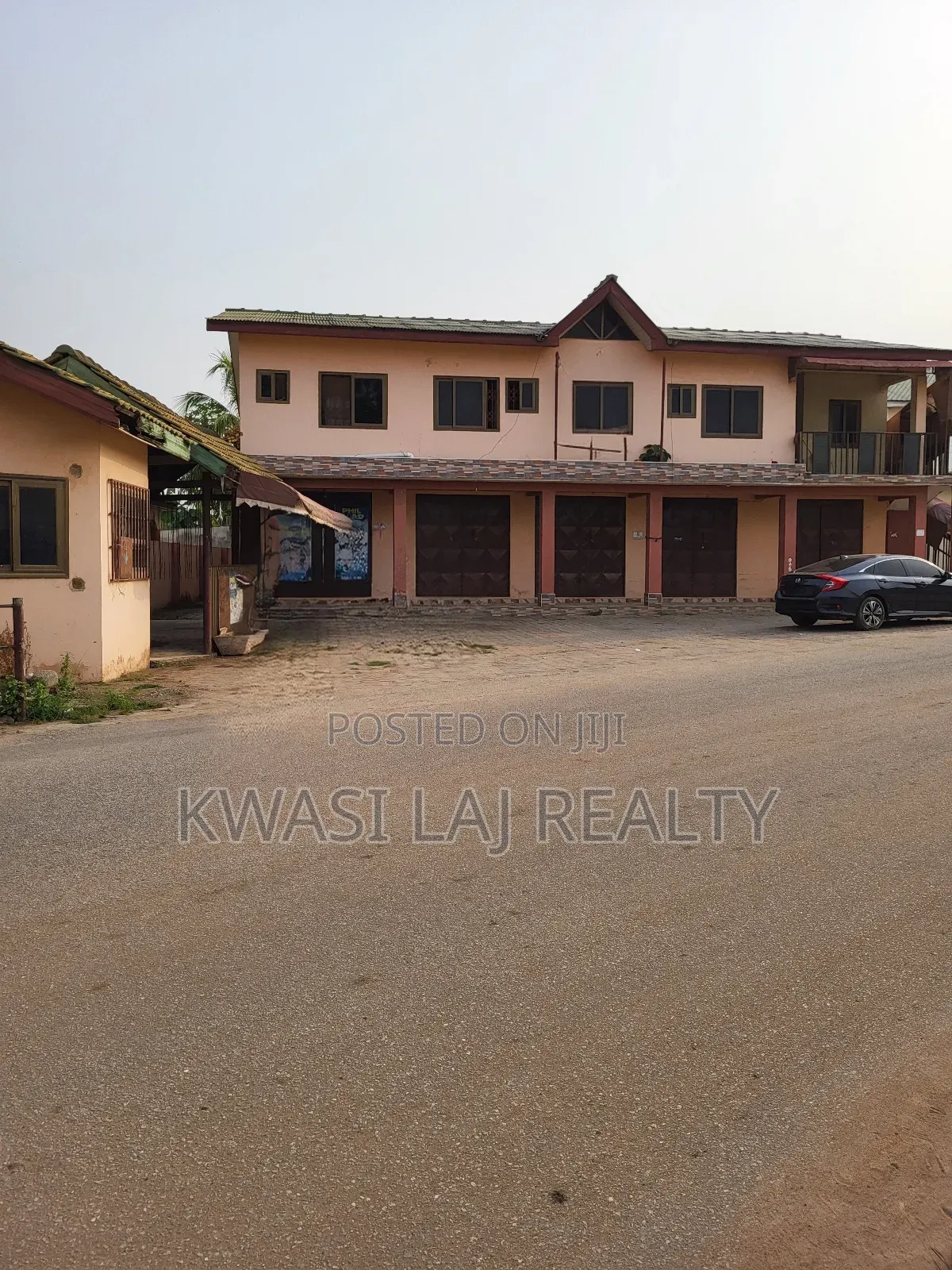 9bdrm Apartment in Scc, Weija for sale in Weija