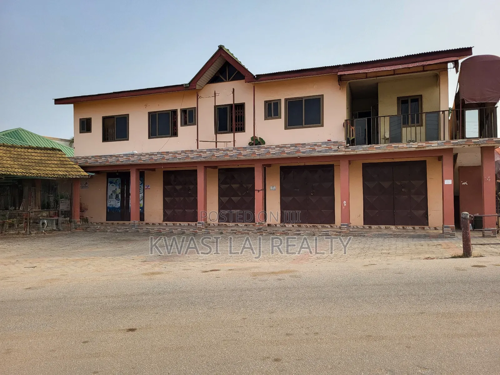 9bdrm Apartment in Scc, Weija for sale in Weija
