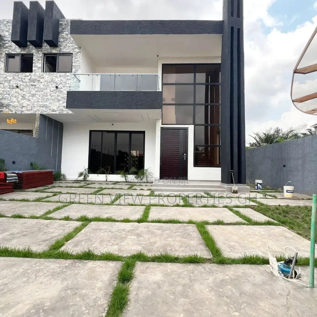 4bdrm Duplex in East Legon for sale in East Legon