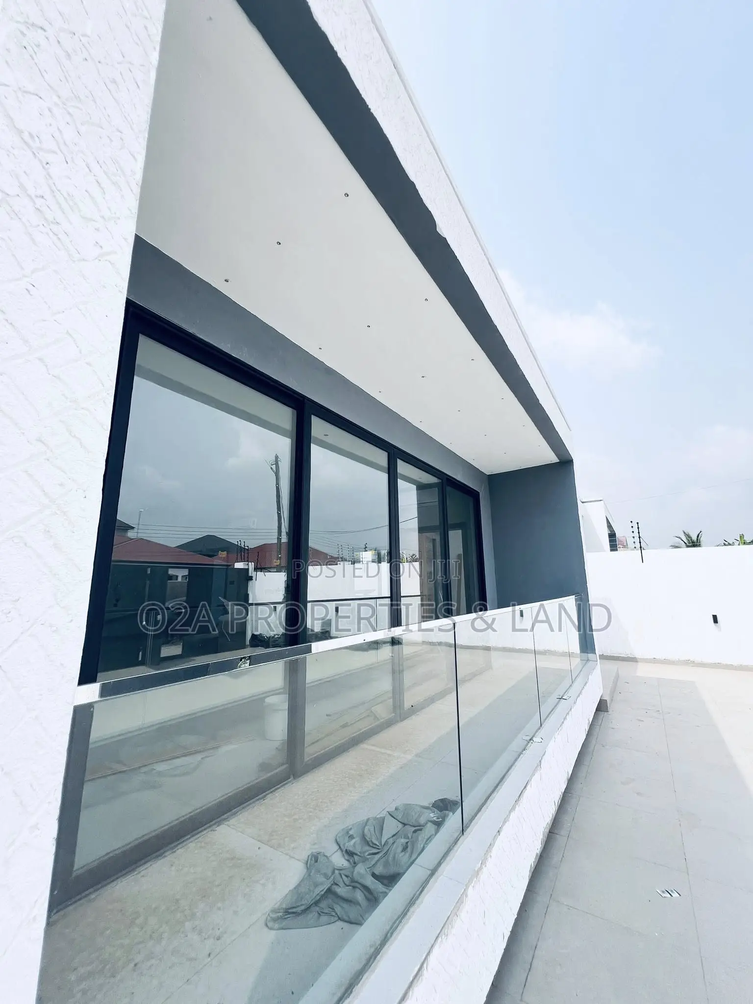 3bdrm House in Ashaley Botwe , for sale in Lake Side Estate