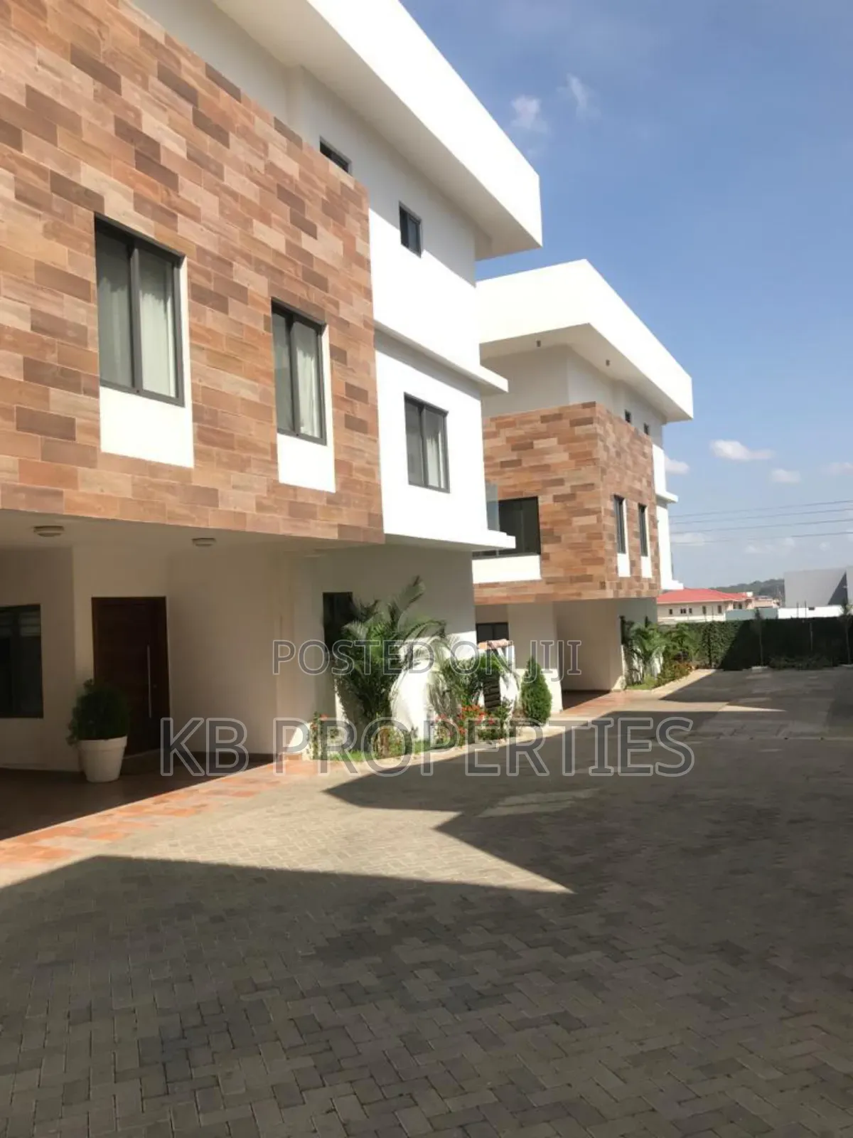 Furnished 4bdrm Duplex in Kb Properties, Cantonments for rent in Cantonments