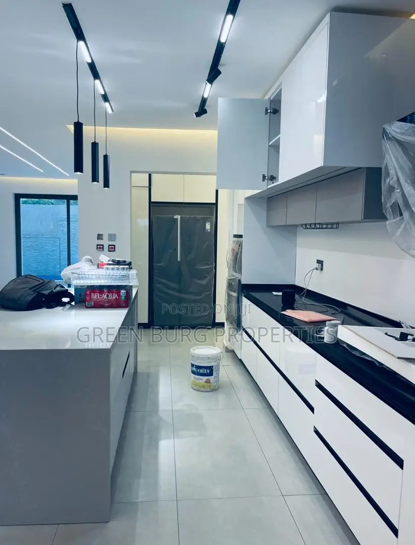 5bdrm House in East Legon for sale in East Legon