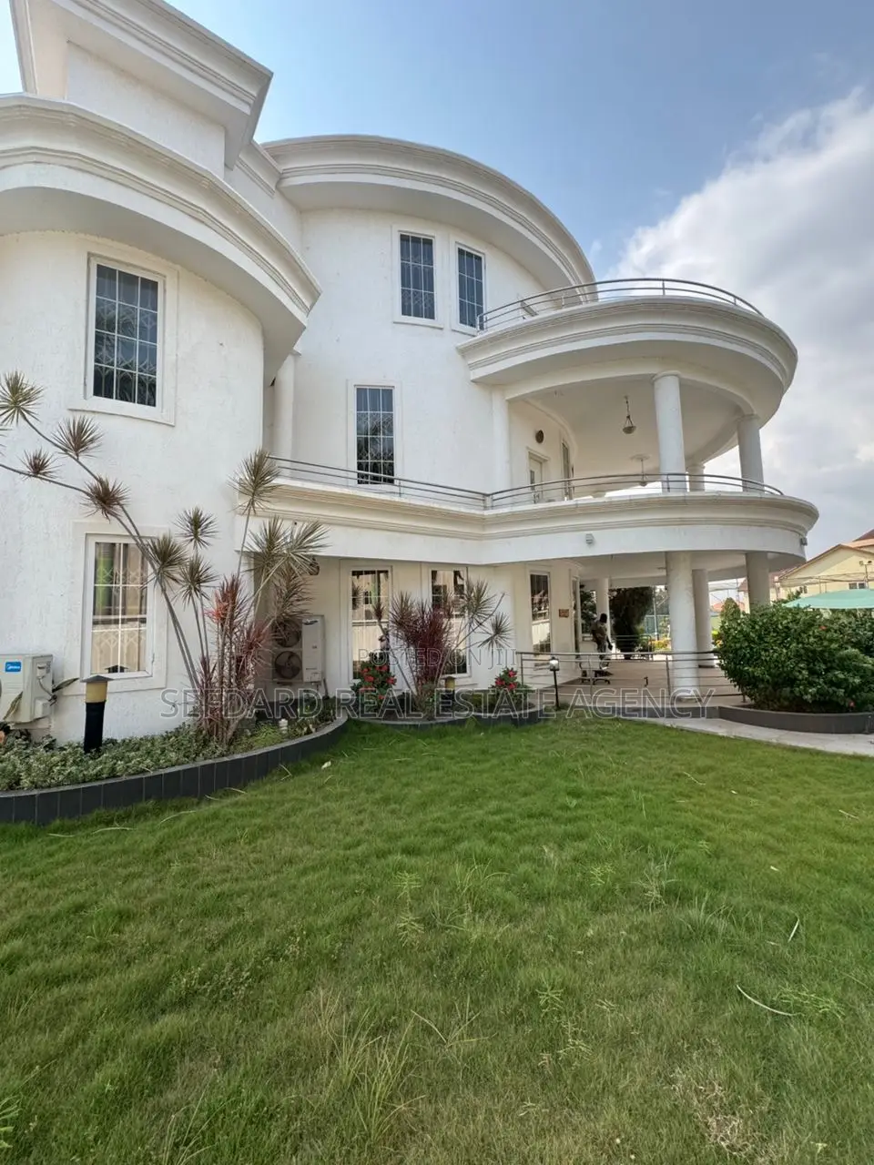 12bdrm Mansion in Sefdard Properties, East Legon for sale in East Legon