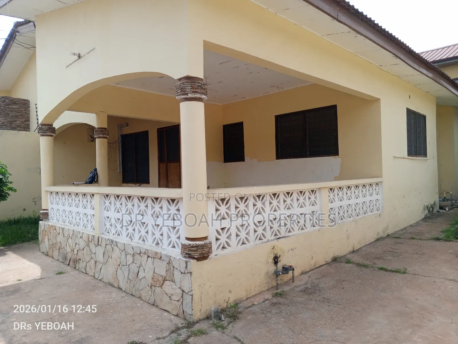3bdrm House in Spintex Road:- 3 for sale in Spintex