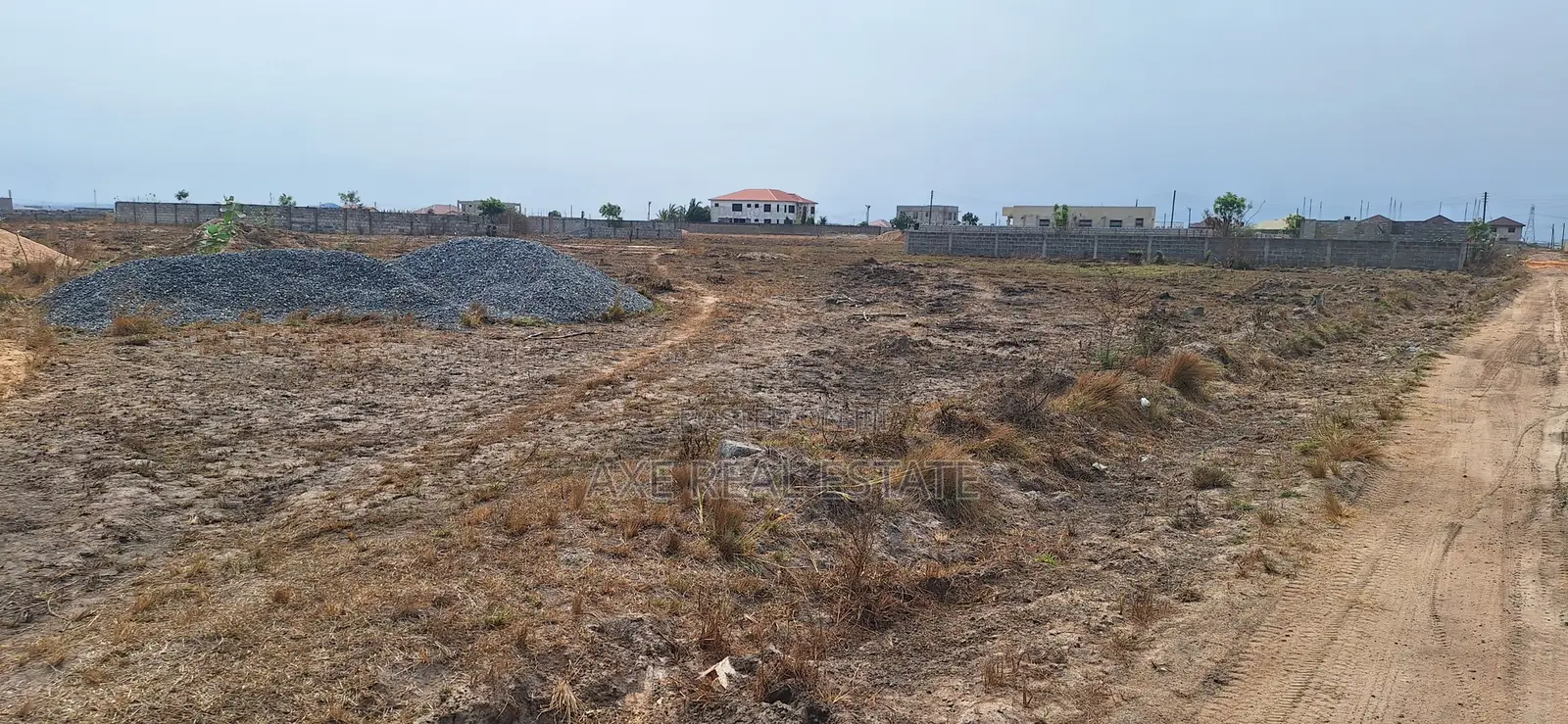 Minutes From the Airport Site in New Ningo