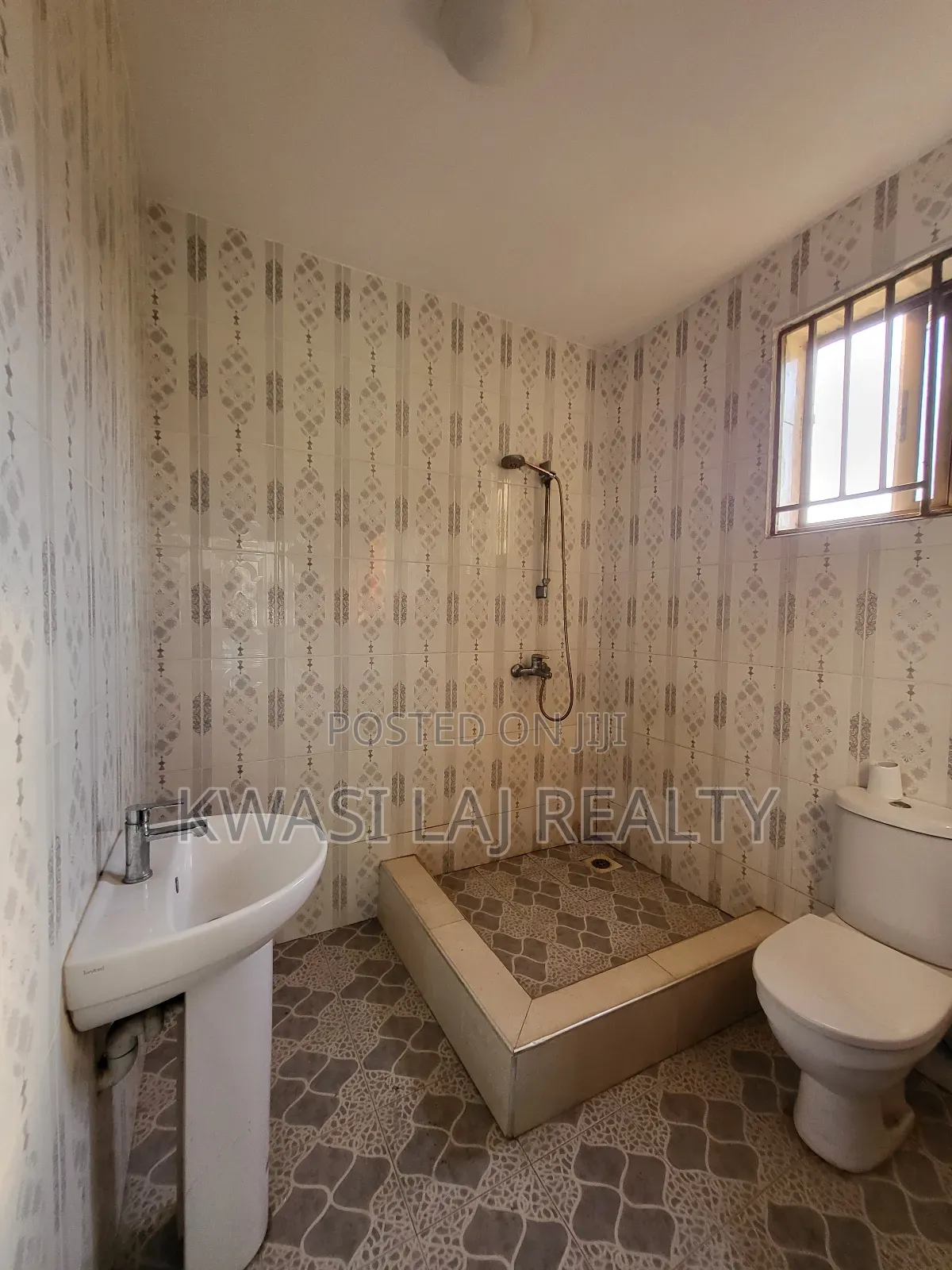 2bdrm Apartment in Mile11, Weija for rent in Weija