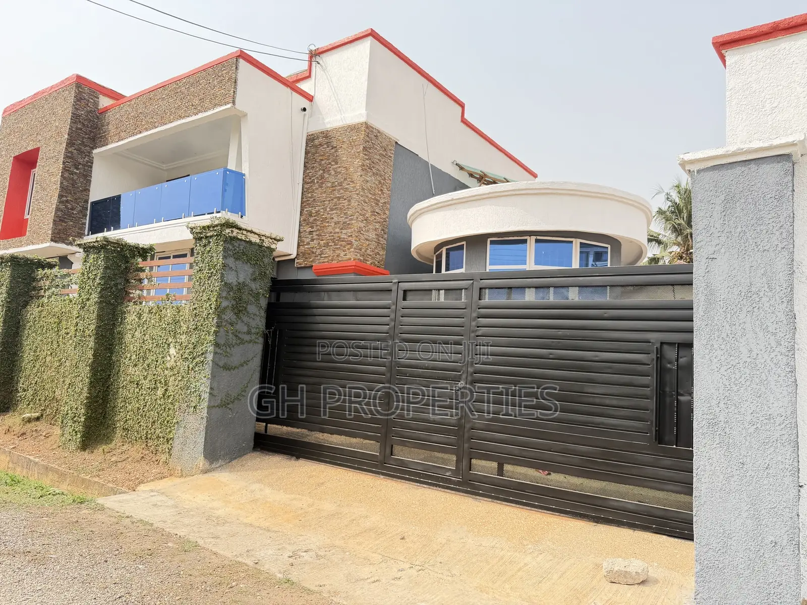 4bdrm Duplex in Daban, Kumasi Metropolitan for sale in Kumasi Metropolitan