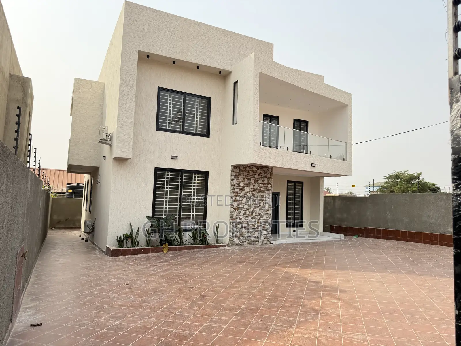 4bdrm Duplex in Santasi, Kumasi Metropolitan for sale in Kumasi Metropolitan