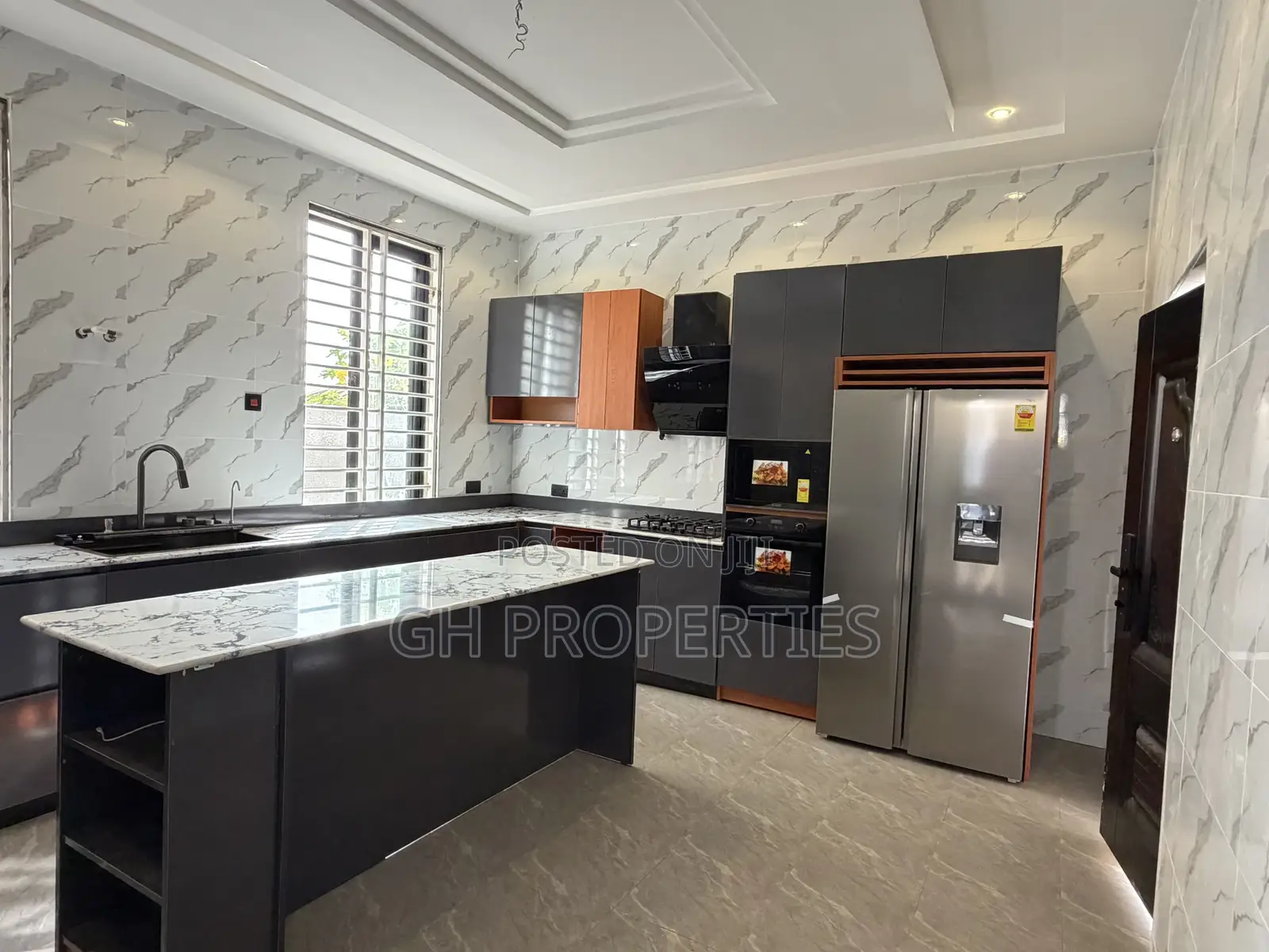 4bdrm Duplex in Santasi, Kumasi Metropolitan for sale in Kumasi Metropolitan